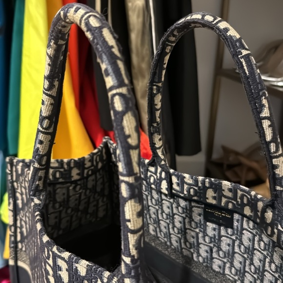 Large Dior Book Totep - Picture 16 of 16